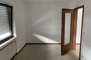 4 Zimmer Wohnung mit Balkon - Hinweis:  Wohnberechtigungsschein (WBS) erforderlich! – Langenaustraße 81, 56070 Wallersheim, Koblenz – Vorschaubild 4