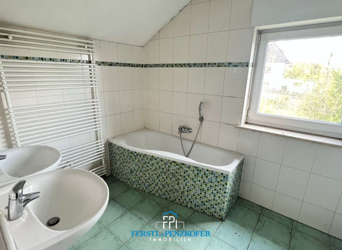 Immobilie in Ihrlerstein - Ein traumhafter Ausblick über das Donautal in Kelheim: großes Wohnhaus, sehr ruhig und schön gelegen - Bild 0