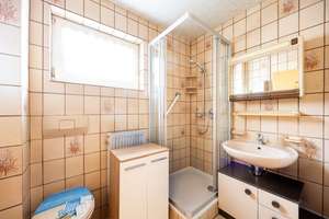WEITBLICK: Einfamilienhaus mit Ausbaupotenzial in toller Lage! – Die vollständige Adresse der Immobilie erhältst du vom Anbieter., 71640 Oßweil, Ludwigsburg – Vorschaubild 4