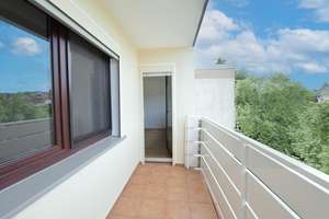 Helle, frisch renovierte 3-Zimmer Wohnung in schöner Lage + Gemeinschaftsschwimmbad – Prinz-Regent-Str. 79b, 44795 Weitmar-Mark, Bochum – Vorschaubild 9