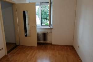 Teilmöblierte gepflegte 1,5-Raum-Wohnung mit Einbauküche in Forstern – Die vollständige Adresse der Immobilie erhältst du vom Anbieter., 85659 Forstern – Vorschaubild 2