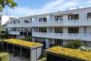 Lichtdurchflutete Dachgeschosswohnung mit Balkon in Neuhadern