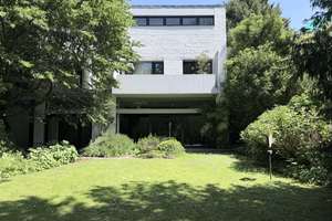Architektur-Ikone – Mondänes Wohnen in diskreter Privatsphäre am Kaiser-Friedrich-Ring