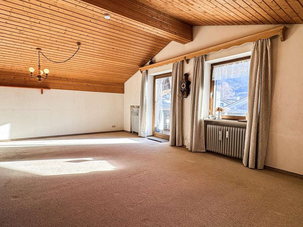 Immobilie in Unterwössen - Sofort bezugsfreie 3-Zimmer Dachgeschosswohnung mit Alpenblick in Unterwössen - Bild 3