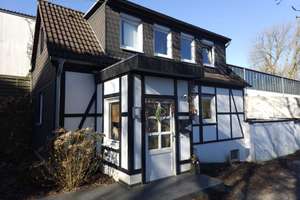 Charmantes 3-Zimmer Einzelhaus mit eigenem Garten und Garage zur Miete