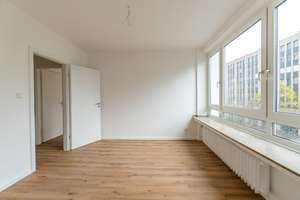 Frisch saniert und lichtdurchflutet - Moderne 2 Zi-Wohnung im Herzen von Düsseldorf – Die vollständige Adresse der Immobilie erhältst du vom Anbieter., 40210 Stadtmitte, Düsseldorf – Vorschaubild 1