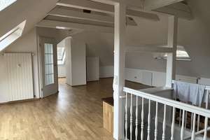 Großzügige Maisonette- Wohnung mit separatem Studio, eigenem Garten und traumhaften Ausblick
