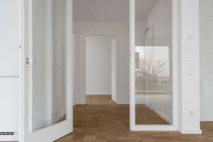 Traumhafte 3-Zimmer-Erdgeschosswohnung mit Garten und Einbauküche – Ursberger Straße 2b, 81673 Josephsburg, München – Vorschaubild 11