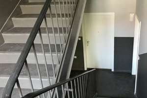 Modernisierte 2-Raum-Wohnung mit Balkon und Einbauküche in Berlin Kudamm – Zähringer Str 28a, 10707 Wilmersdorf, Berlin – Vorschaubild 2