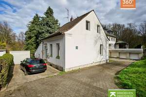 Freistehendes Einfamilienhaus auf großem Gartengrundstück