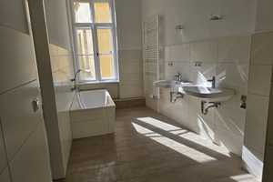 Frisch renovierte, sonnige Wohnung direkt neben Theater zu vermieten. – Demianiplatz 29-30, 2826 Görlitz – Vorschaubild 2
