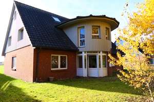 21772 Moorausmoor: Gepflegtes Zweifamilienhaus mit 3 Etagen in ruhiger Lage – Die vollständige Adresse der Immobilie erhältst du vom Anbieter., 21772 Stinstedt – Vorschaubild 1