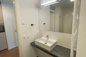 Modernes möbliertes Studio mit EBK sowie Balkon!! – Moissistraße 31, 12489 Adlershof, Berlin – Vorschaubild 2