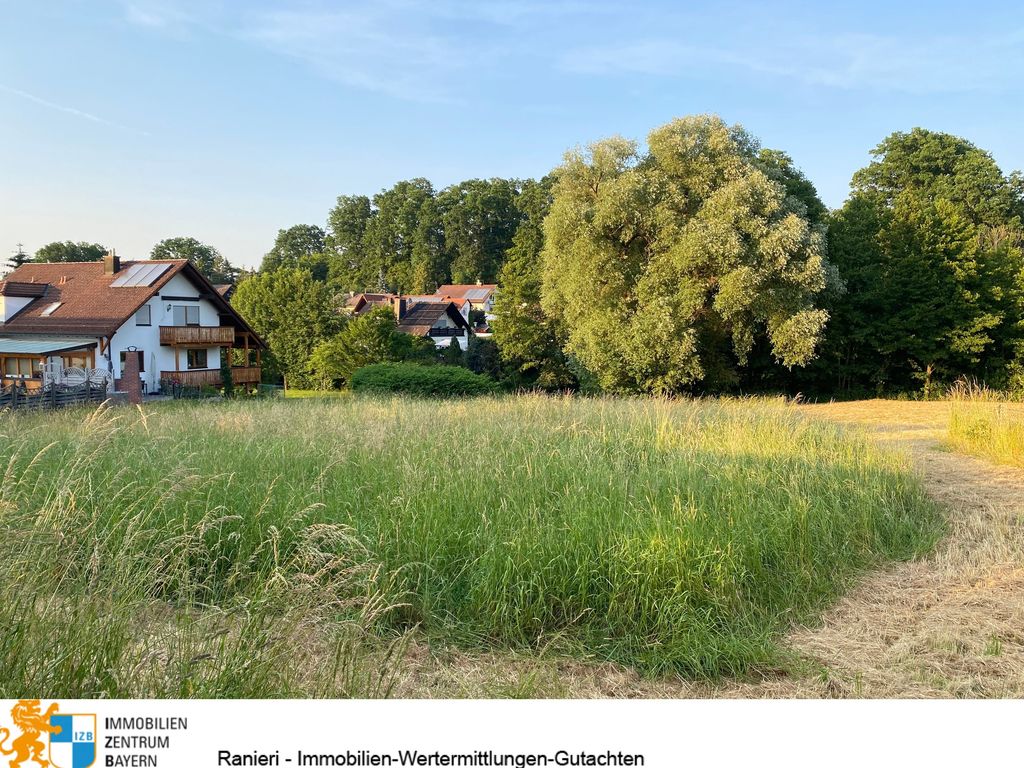 Seltene Gelegenheit ! Großes Baugrundstück mit viel Garten & Weiher in