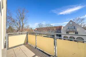 INDIVIDUELLE 3 ZI. DACHGESCHOSS-MAISONETTE MIT SONNEBLAKON - UNWEIT DER ELBE IN GUTER LAGE – Seewiesenweg 1, 1139 Kaditz, Dresden – Vorschaubild 4
