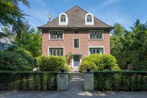 Stilvoll wohnen in Nienstedten – großzügige 4-Zimmer-Wohnung mit Terrasse und viel Altbaucharme