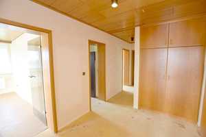 Großer Balkon + Fahrstuhl: Sonnige, großzügige 4-Zimmer-Wohnung mit Stellplatz... – Wolfsburg – Vorschaubild 11