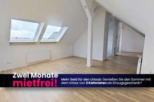 KEIN HITZE-, ABER 2 NKM FREI: Besonders geschnittene 2-Zimmer-Dachgeschosswohnung mit Badewanne