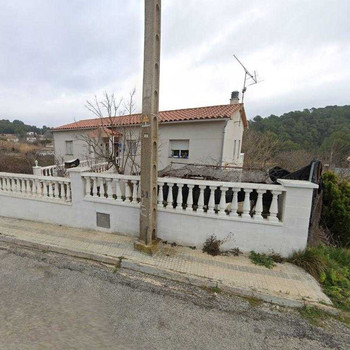 Zu verkaufen freistehendes Haus OKUPA in Avenida Torrelles 18 von El Montmell Tarragona.
