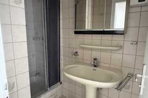 Attraktive 4-Zimmerwohnung mit Balkon in zentraler,ruhiger Lage! WG geeignet! – Klosterstr. XX, 40211 Düsseldorf – Vorschaubild 4