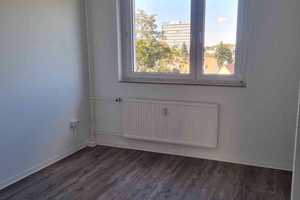 Sonnige 3-Raumwohnung mit Balkon und Badewanne! – Jessener Str. 25, 1257 Dresden – Vorschaubild 7