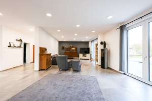 Moderne Stadtvilla mit Pool und großzügigem Garten – luxuriöses Wohnen in ruhiger Lage von Neuried – Die vollständige Adresse der Immobilie erhältst du vom Anbieter., 77743 Neuried – Vorschaubild 9