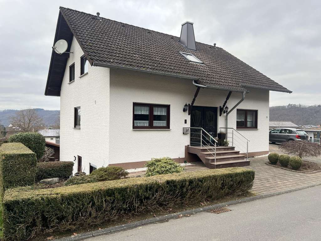 Immobilie in Etzbach - Einfamilienhaus in Etzbach - mit Potenzial für Einliegerwohnung - Bild 2
