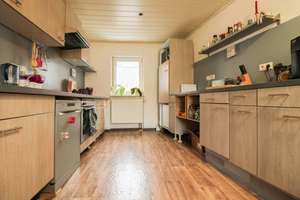 Ihr neues Zuhause in Wilhermsdorf! Gepflegtes Einfamilienhaus mit großem Garten und 2 Garagen
 – Die vollständige Adresse der Immobilie erhältst du vom Anbieter., 91452 Wilhermsdorf – Vorschaubild 6