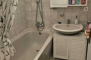 Attraktive und gepflegte 4-Zimmer-Hochparterre-Wohnung mit Balkon und Einbauküche in Kiel – Kiel – Vorschaubild 8