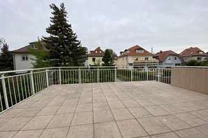 Traumwohnung im Grünen mit riesiger Terrasse