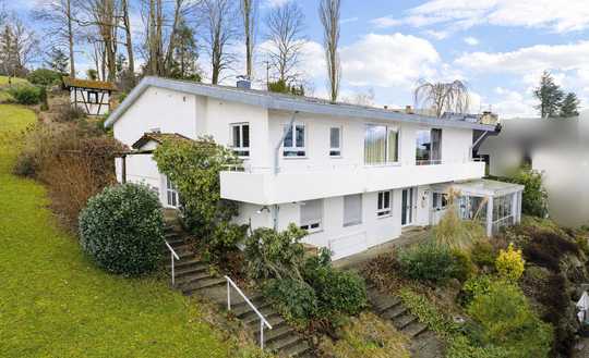 Wohnen an der Achalm – Zweifamilienhaus mit Gartenidylle