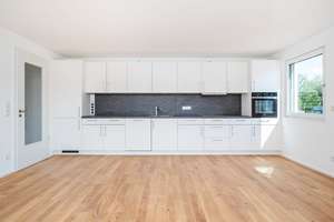 MAIER - Neubau bezugsfertig: 2-Zi-Balkon-WHG mit EBK, TG und Aufzug - WE 6 – Die vollständige Adresse der Immobilie erhältst du vom Anbieter., 85599 Vaterstetten – Vorschaubild 1