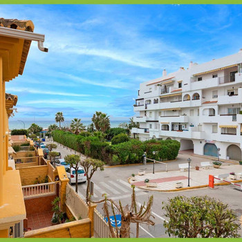 HERRLICHES REIHENHAUS IN TORRE DE BENAGALBON 50 M VOM MEER ENTFERNT