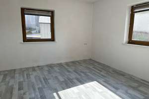 Gelegenheit: 2 Häuser m. ehem. Gastwirtschaft bzw. Büro od. Laden, ca. 300 m2, PV-Anlage + 3 Garagen – Die vollständige Adresse der Immobilie erhältst du vom Anbieter., 94265 Patersdorf – Vorschaubild 11
