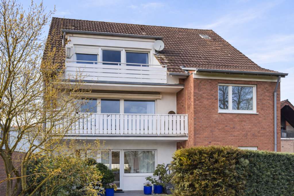 Immobilie in Rietberg - Großzügig wohnen im Dreifamilienhaus – 3-Zimmer-Wohnung mit Balkon in Mastholte
***1841 R - Bild 0