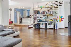 Modernes Einfamilienhaus mit Galerie, Kamin und drei Garagen in ruhiger Randlage – Im Förstergarten 31, 91336 Heroldsbach – Vorschaubild 3