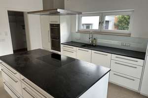 Neuwertiges Einfamilienhaus mit EBK in Aresing