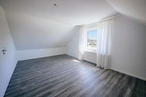 Tolle Maisonette Wohnung mit eigenem Garten, Doppelgarage & Loggia – Die vollständige Adresse der Immobilie erhältst du vom Anbieter., 33649 Brackwede, Bielefeld – Vorschaubild 17