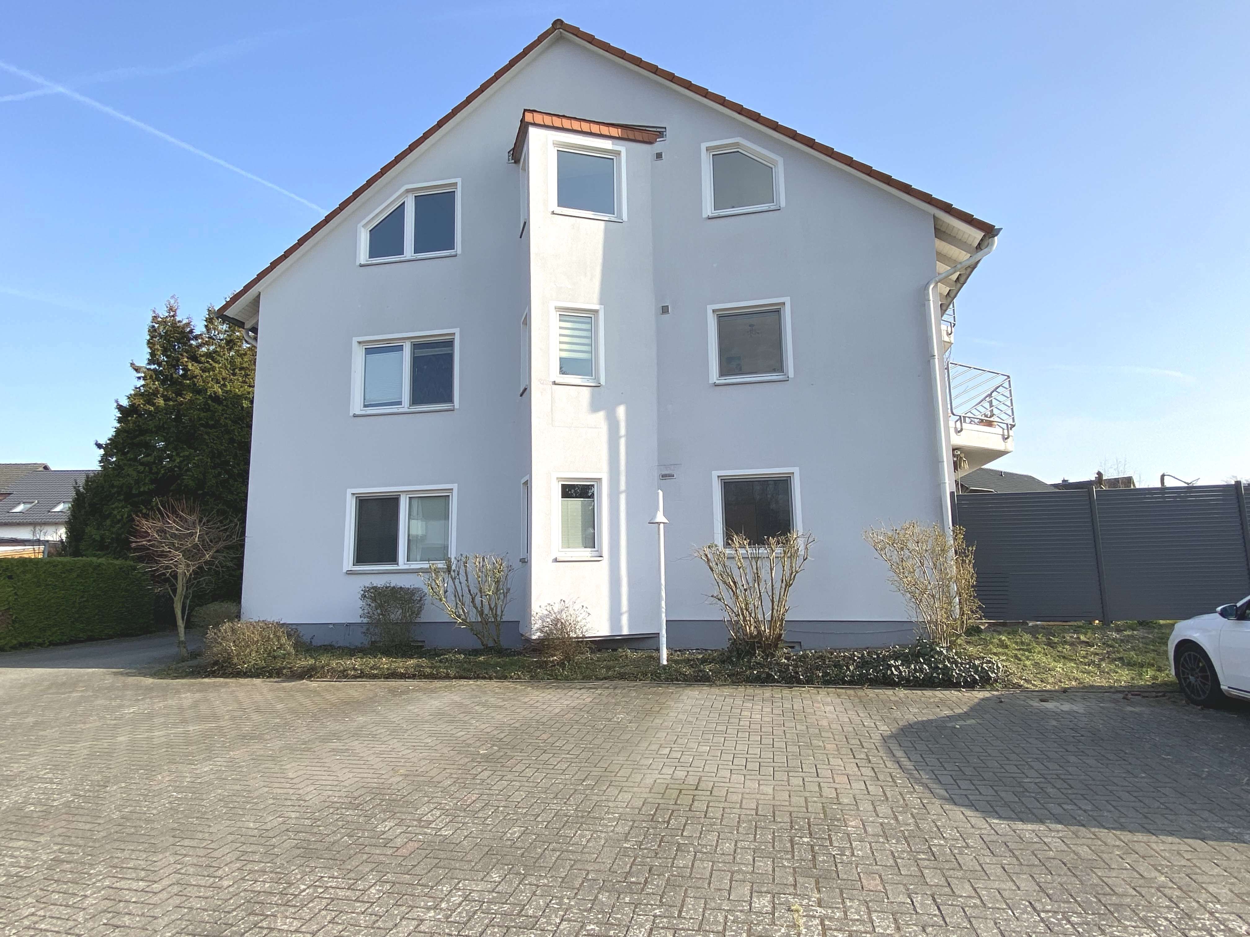 Lagesbüttel, ruhige Lage! Helle 3 Zim.-Dachgeschoss-Etw. im 2.OG. mit Balkon (Renovierungsbedarf), Gifhorn Kreis – Bild 2