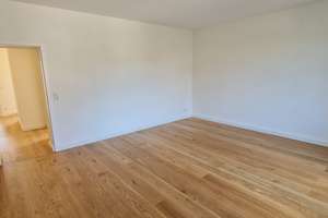 +4 Zimmer Familienwohnung-Wohnungsvideo anschauen! Parkett-Einbauküche+ – Die vollständige Adresse der Immobilie erhältst du vom Anbieter., 1219 Strehlen, Dresden – Vorschaubild 12