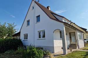 Wohnen mit Charakter: Großzügiges Haus in Burgau