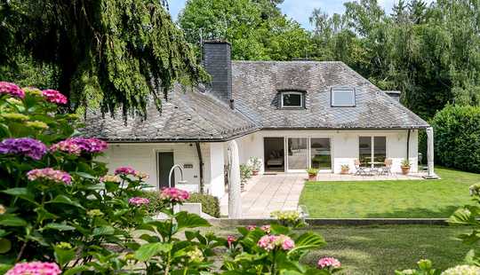 Bild von Einladende Familienvilla auf Premium Grundstück mit Pool & gepflegten Garten mit viel Privatsphäre