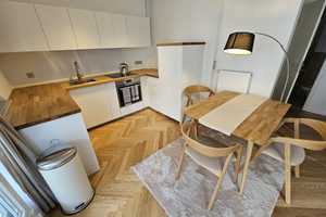 Frisch sanierte, stilvoll möblierte 3-Zimmer-Maisonette in ruhiger Innenhoflage mit 2 Balkonen – Thalkirchner Straße 27a, 80337 München – Vorschaubild 1