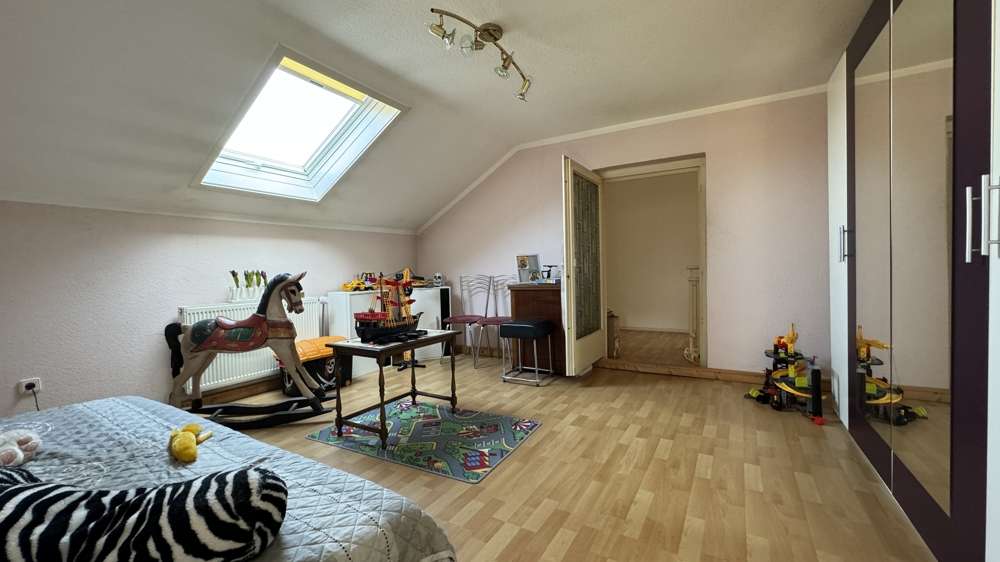 Immobilie in Osterhofen - Großzügiges Einfamilienhaus mit Einliegerwohnung 
Nähe Osterhofen/Gergweis - Bild 1