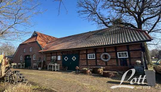 Bild von Ehemaliges Bauernhaus mit sanierter Wohnung und Ladenlokal (in der Diele) in Ortskernlage von Apen!
