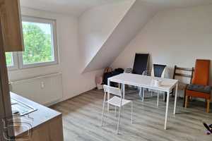 Geräumige 3ZKB Dachgeschosswohnung inkl. Einbauküche & Gartenmitbenutzung *Provisionsfrei* – Scheidter Str. 82, 66125 Stadtverband Saarbrücken (Kreis) – Vorschaubild 1