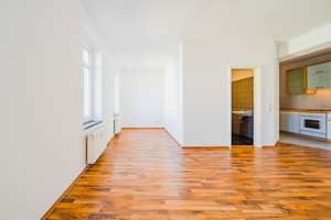 Helle & Schöne 1,5-RW * 2.OG * Einbauküche *  Bad mit Wanne & WMA * zentral * sehr gute ÖPNV * TOP * – Warthaer Straße 37, 1157 Cotta (Stadtteil), Dresden – Vorschaubild 3