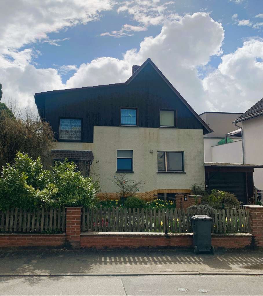 Immobilie in Bischofsheim - Freistehendes 2-Familienhaus + Einliegerwohnung mit großem Garten - Bild 0