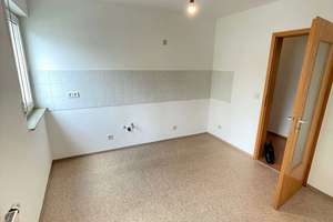Großzügige 2-Zi-Wohnung mit Balkon, separater Küche und TG-Stellplatz in Fürth – Die vollständige Adresse der Immobilie erhältst du vom Anbieter., 90766 Scherbsgraben, Billinganlage, Fürth – Vorschaubild 3