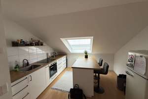 Hell und wohnlich: Zwei Zimmer im Dachgeschoss – 40217 Unterbilk, Düsseldorf – Vorschaubild 3